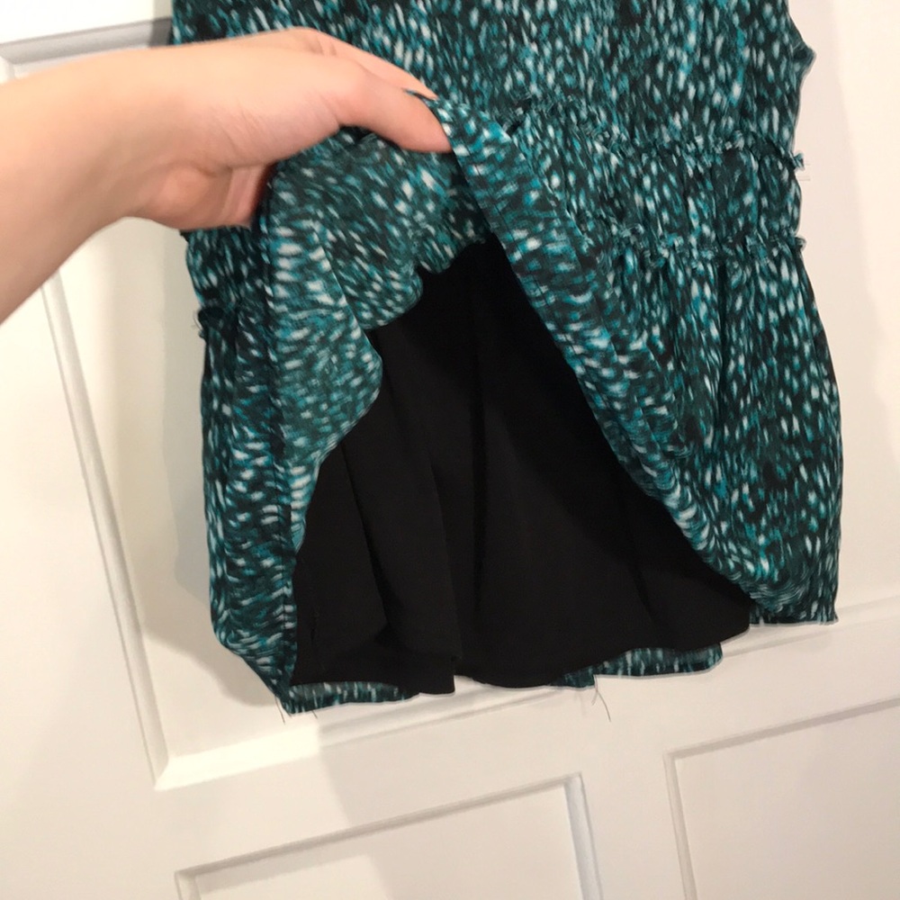 Lined And Ruffled Tank Top - Picture 3 of 3